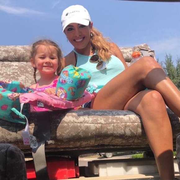 Meet your Posher, Abbey - Picture 2 of 3